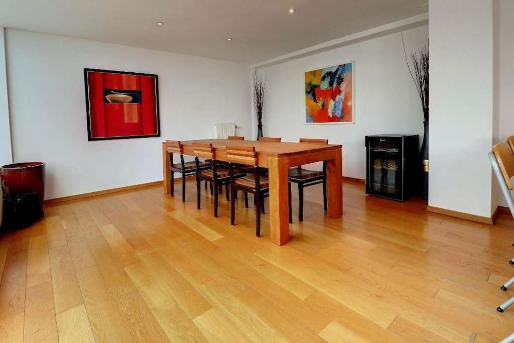 Down Town Spacious Duplex With Private Parking & Game Room Bruxelas Exterior foto