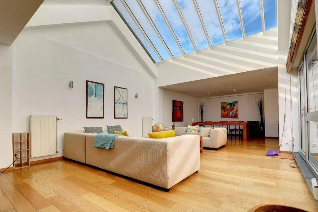 Down Town Spacious Duplex With Private Parking & Game Room Bruxelas Exterior foto